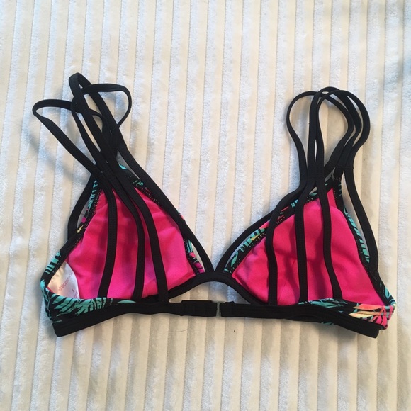 3 Bikini tops🌺 - Picture 7 of 7